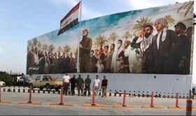 "پرچم نمی‌افتد"؛ نصب بزرگترین دیوار نگاره روی دیوار فرودگاه بغداد
