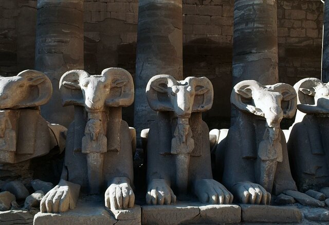 مجسمه‌های باستانی مصر در میدان تحریر