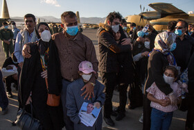 استقبال از پیکر شهدای سانحه شناور کنارک نیروی دریایی ارتش