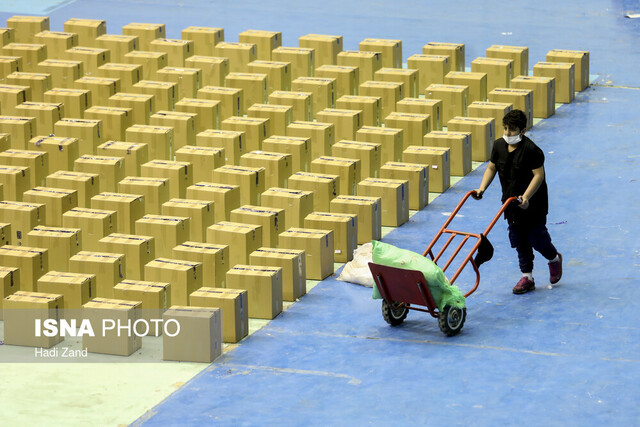 عکس تزئینی است توزیع ۱۰۳ هزار بسته معیشتی میان نیازمندان