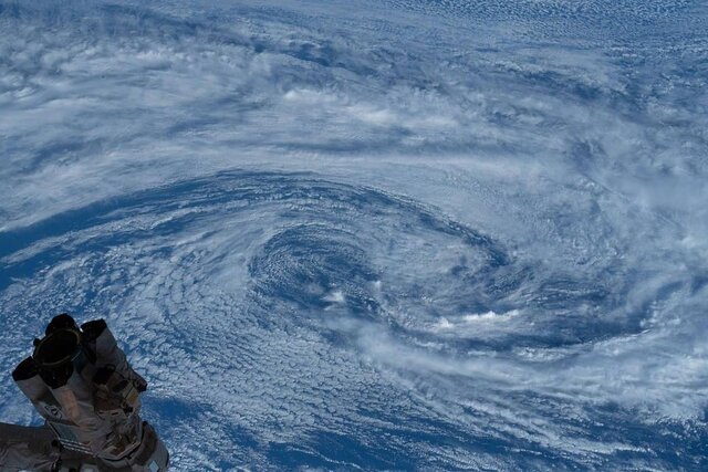 شکار تصویر یک طوفان گرمسیری توسط خدمه ایستگاه فضایی