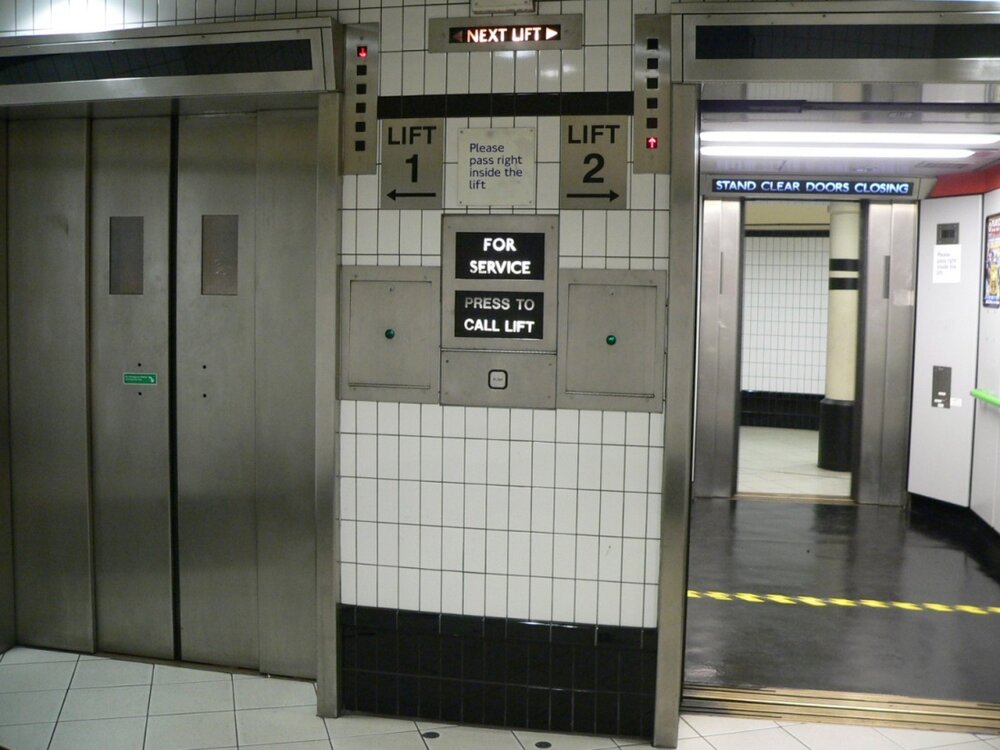 انواع مختلف تابلو فرمان برای تعمیر و سرویس آسانسور با آقای آسانسور