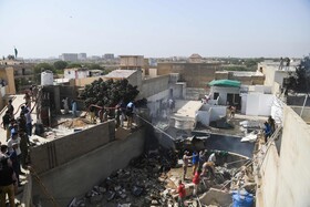 ۹۷ کشته و ۲ بازمانده در سقوط هواپیمای مسافربری در کراچی