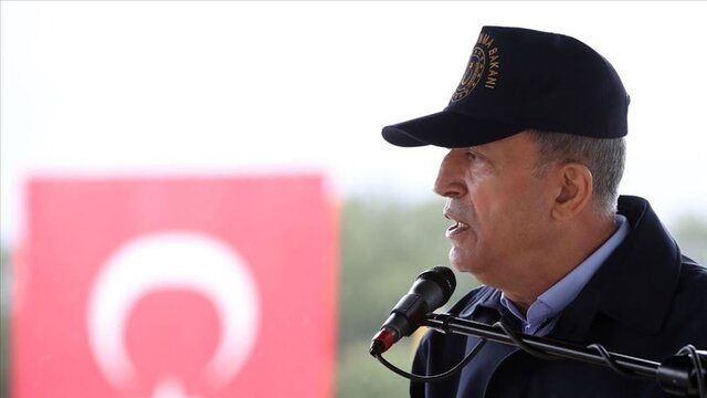 بازدید وزیر دفاع ترکیه از یگان‌های نظامی مرزی با عراق