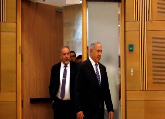 لیبرمن: ادامه کار کابینه نتانیاهو حتی برای یک روز ممنوع است