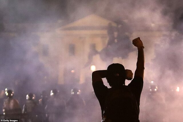 ششمین شب ناآرامی در ۷۵ شهر آمریکا؛ غارت و بلوا ادامه دارد+ تصاویر