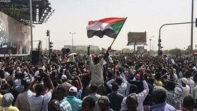 تظاهرات شهروندان سودانی در نخستین سالروز شکسته شدن تحصن خارطوم