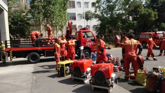روزهای شلوغ آتش‌نشانان در زنجان