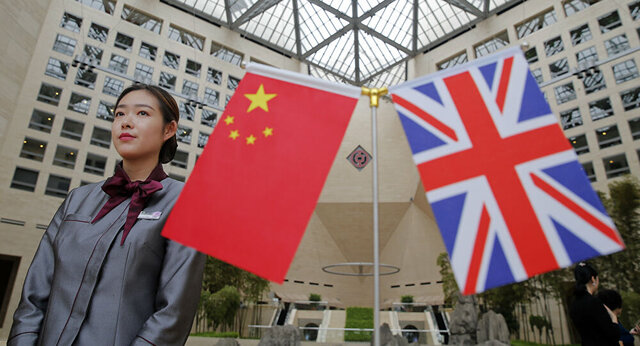 چین از انگلیس خواست تفکر "استعماری" را رها کند