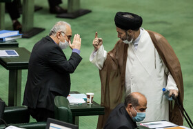 فرهاد دژپسند وزیر امور اقتصاد و دارایی در جلسه علنی مجلس شورای اسلامی - ۱۸ خرداد