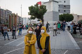 تئاتر و آفتاب و کرونا در چهارراه ولیعصر.