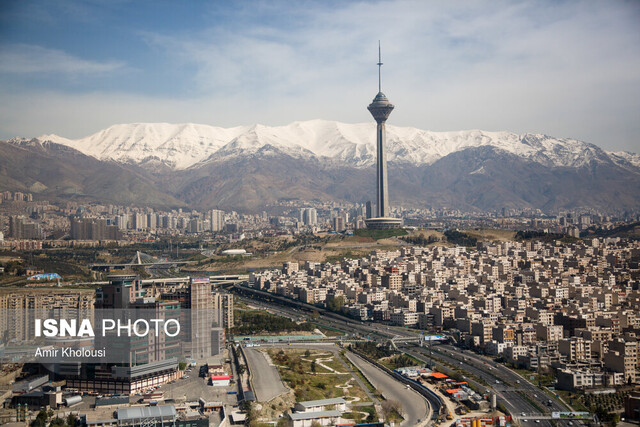 بازدید رایگان دختران از برج میلاد 