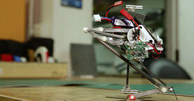 ربات تک پایی که می‌تواند حرکات ژیمناستیک انجام دهد + فیلم