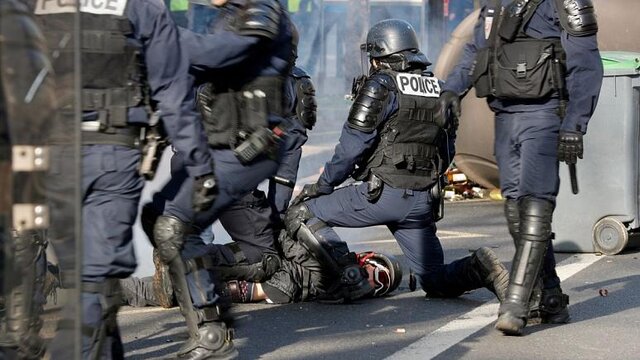 دولت فرانسه لایحه منع تصویربرداری از پلیس را لغو کرد