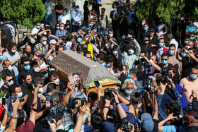 مراسم خاکسپاری محمد علی کشاورز