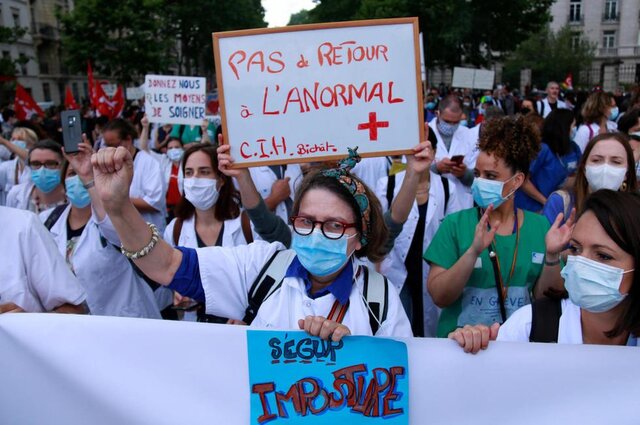 جنجال در پی بازداشت پرستار معترض در حاشیه تظاهرات کادر درمانی در پاریس+ فلیم