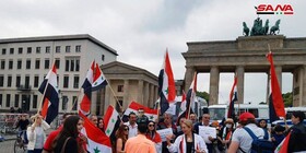 تظاهرات مقابل سفارت آمریکا در برلین علیه قانون "سزار"