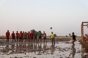 بازی «فوتشال» یک بازی شبیه فوتبال است که در شالیزار برگزار میشود. این بازی بیشتر در استانهای شمالی کشور و بین کشاورزان رواج دارد که معمولاً در زمان کاشت نشای برنج در زمینهای کشاورزی انجام میشود. نام فوتشال از ترکیب دو واژهٔ «فوتبال» و «شالیزار» ساخته شدهاست. بازی فوتشال در زمینی به ابعاد ۵۰ در ۲۵ متر برگزار میشود و هر تیم با ۹ بازیکن به میدان میرود. این گزارش شامل تصاویری از بازی فوتشال میان مردم دهستان یساقی در گلستان  است.