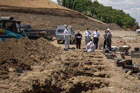 ارمستان بهشت محمدی شهرستان سنندج به دلیل آماده باش بودن کامل در این روزها قبرها را جهت تسهیل در کار آماده سازی می کند.