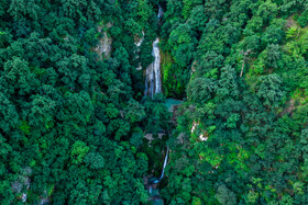 ایران زیباست. آبشار «لوه» یکی از دیدنیترین آبشارهای استان گلستان است که از مجموعه آبشارهای کوتاه و بلند تشکیل شده