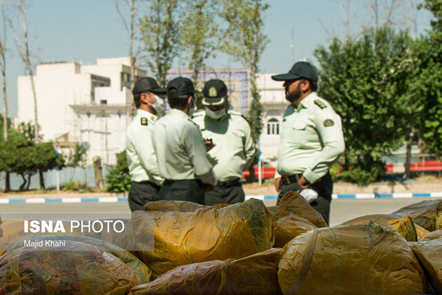 کشف ۲۰ تن رب گوجه فرنگی فاسد در الیگودرز