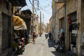 محله سنگ سیاه در بافت‌قدیم قرار دارد که جاذبه‌های گردشگری تاریخی کم‌نظیری دارد