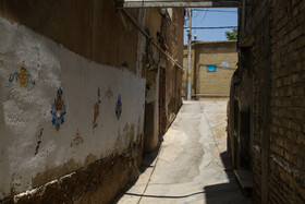 محله سنگ سیاه شیراز، نام یکی از محله‌های شیراز قدیم است، از زمان کریم‌خان‌زند محلات کم‌تر و کوچک‌تر و حصار شهر تنگ‌تر شده است