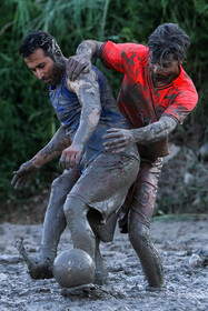 تصاویر فوتشال شیرازی 18 فوتشال در شالیزارهای روستای درب قلعه بخش ایج شهرستان استهبان استان فارس