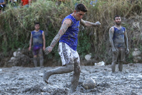 تصاویر فوتشال شیرازی 25 فوتشال در شالیزارهای روستای درب قلعه بخش ایج شهرستان استهبان استان فارس