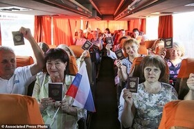 سفر ساکنان شرق اوکراین به روسیه برای شرکت در همه‌پرسی
