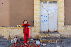 بازی کودکان در محله قدیمی و تاریخی کهنه دژ شهر سمنان