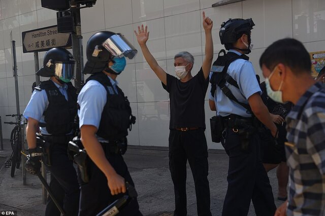 پلیس ضد شورش هنگ‌کنگ ۵۳ معترض ضد چین را بازداشت کرد
