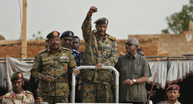 بازداشت وزیر خارجه نظام سابق سودان در آستانه تظاهرات میلیونی امروز/ وعده نخست وزیر برای اصلاحات