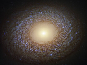 رصد یک کهکشان مارپیچی توسط تلسکوپ فضایی هابل