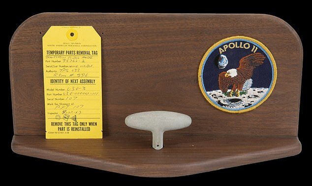ابزارهای کنترلی ماموریت آپولو۱۱ چوب حراج می‌خورند