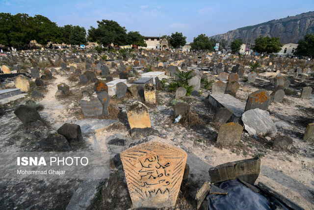 از قبرهای ۱۴۰۰ ساله تا یک‌روزه در نخستین قبرستان مسلمانان ایران