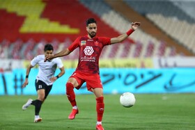 تساوی پرسپولیس ۱۰ نفره مقابل شاهین در نیمه نخست