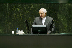 ۱۵تیرماه. محمد جواد ظریف، وزیر امورخارجه در جلسه علنی مجلس شورای اسلامی.