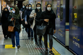 جلوگیری پلیس از ورود مسافران بدون ماسک به مترو