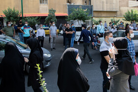 خانواده داوطلبان در انتظار پایان آزمون- دانشگاه امیرکبیر