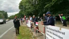 تظاهرات مقابل سفارت عربستان در برلین در محکومیت جنگ یمن