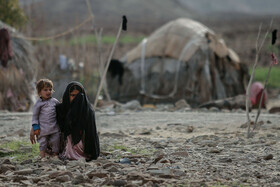 بسیاری از مردمان این مناطق کپرنشین هستند و از داشتن گاز و برق و آب شرب و همچنین امکانات بهداشت بی بهرهاند.