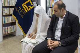 مراسم عقد ازدواج زوج قمی در کتابفروشی