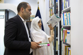 مراسم عقد ازدواج زوج قمی در کتابفروشی