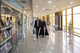 مراسم عقد ازدواج زوج قمی در کتابفروشی