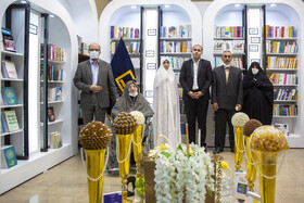 مراسم عقد ازدواج زوج قمی در کتابفروشی