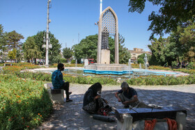 امروزه  میدان مشتاق کرمان تبدیل به جایگاه معتادان متجاهر شده که به راحتی و بدون هیچ دغدغه‌ای مواد مخدر استعمال کنند. 