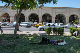 کسبه اطراف میدان می‌گویند بارها این مطلب را به ارگانهای ذی ربط خبر دادند ولی چه فایده بعداز مدتی که از جمع‌آوری این معتادان گذشت دوباره آزاد می‌شوند و به همین محل بر می‌گردند.