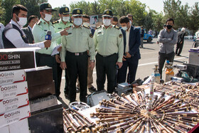 بازدید سردار رحیمی، رییس پلیس تهران از کشفیات سی و هفتمین طرح رعد ناجا