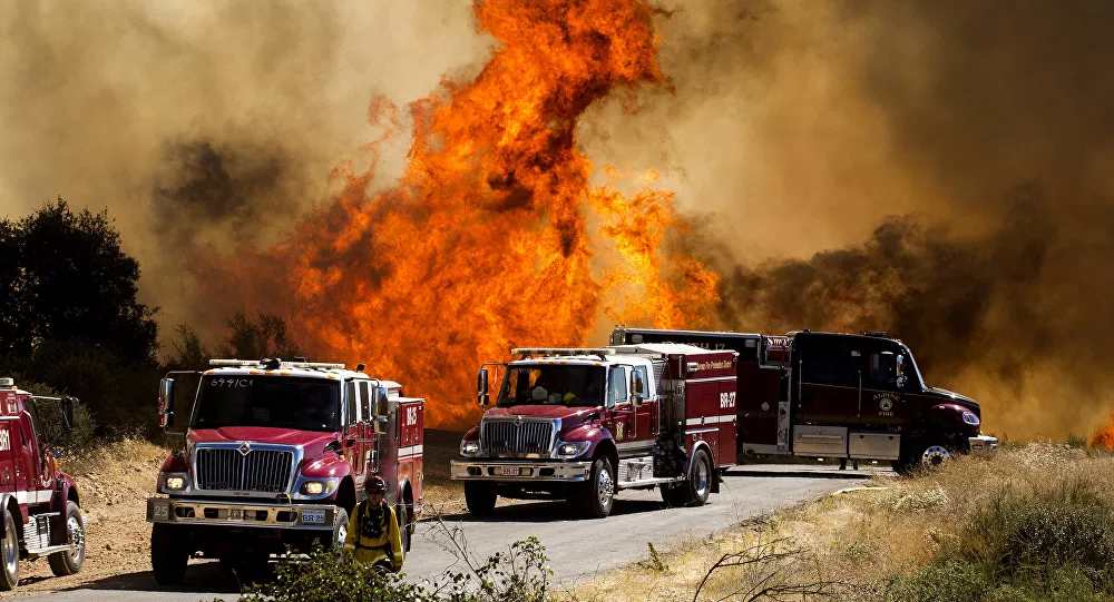 تخلیه هزاران نفر در پی وقوع آتش‌سوزی مهارناپذیر در کالیفرنیا